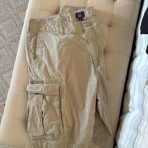 Men’s Gap Cargo Khaki Shorts